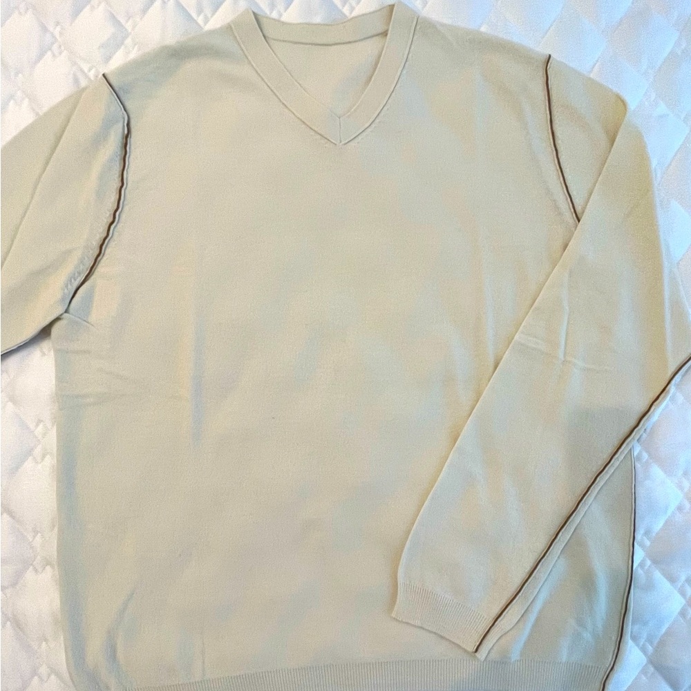Lightweight cashmere V-neck - Picture 2 of 3